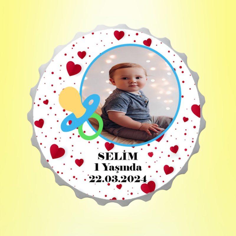 Erkek Bebek Resimli İsimli Kalpli Emzikli Kapak Magnet Açacak Kişiye Özel