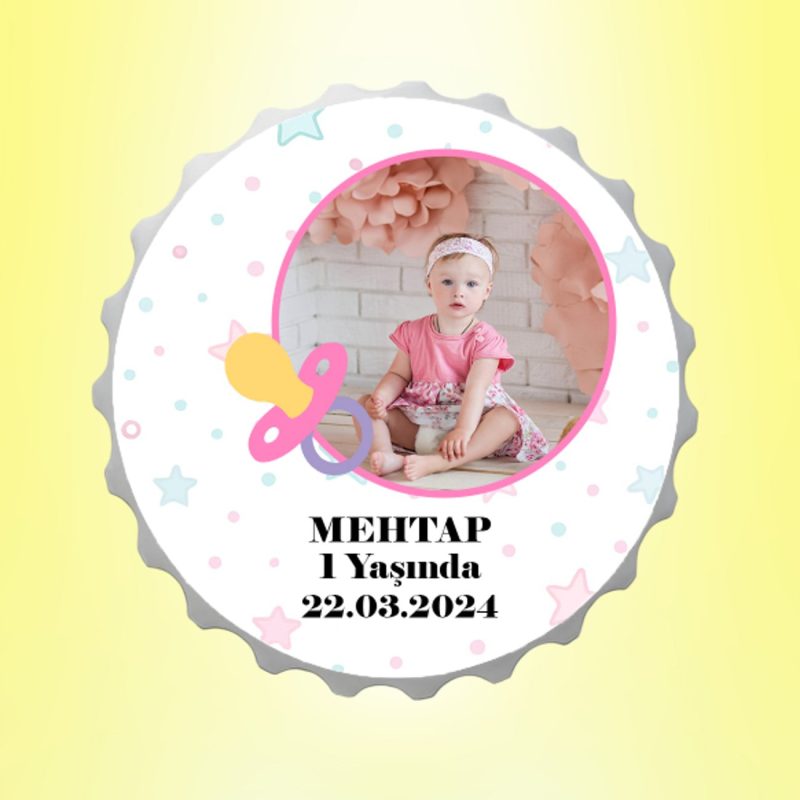 Kız Bebek Resimli İsimli Gökyüzü Emzikli Kapak Magnet Açacak Kişiye Özel