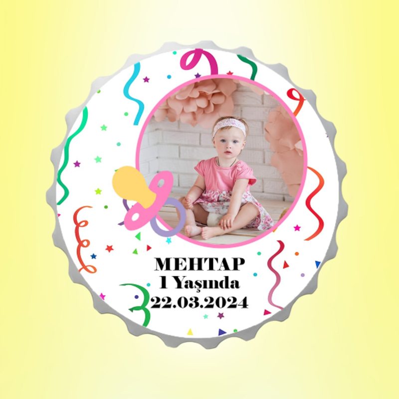 Kız Bebek Resimli İsimli Parti Emzikli Kapak Magnet Açacak Kişiye Özel