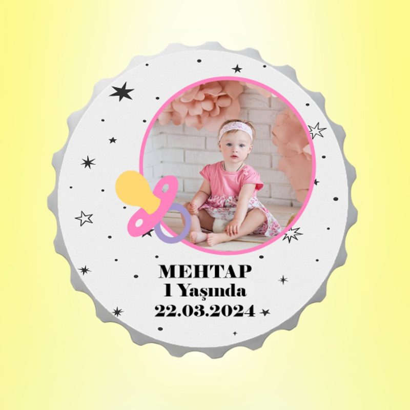 Kız Bebek Resimli İsimli Yıldız Emzikli Kapak Magnet Açacak Kişiye Özel