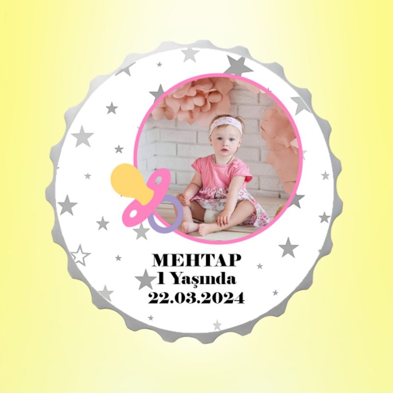 Kız Bebek Resimli İsimli Yıldızlar Emzikli Kapak Magnet Açacak Kişiye Özel